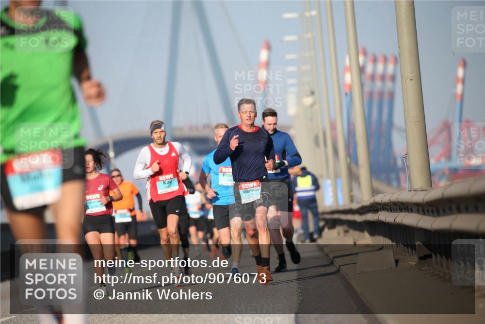 03.10.2025 - Köhlbrandbrückenlauf Jannik Wohlers http://msf.ph/oto/9076073 03.10.2025 09:42:36 Position 3 3376 meine-sportfotos.de