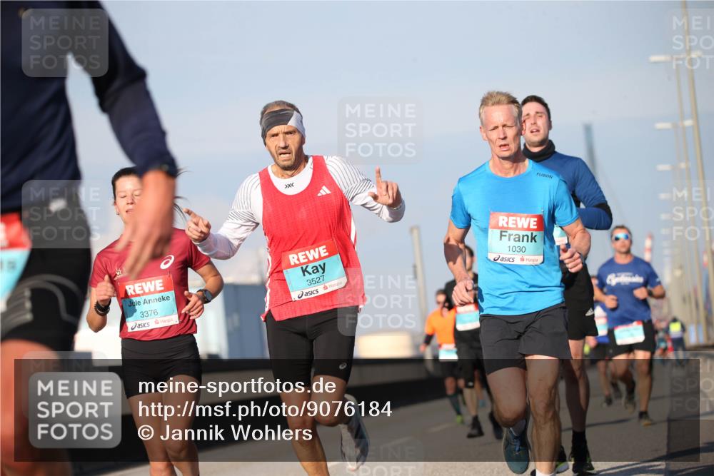03.10.2025 - Köhlbrandbrückenlauf Jannik Wohlers http://msf.ph/oto/9076184 03.10.2025 09:42:46 Position 3 3376, 3527, 1030 meine-sportfotos.de