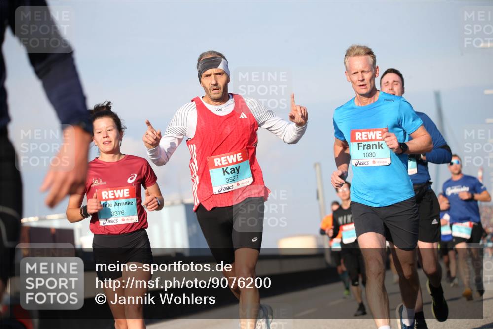 03.10.2025 - Köhlbrandbrückenlauf Jannik Wohlers http://msf.ph/oto/9076200 03.10.2025 09:42:46 Position 3 3376, 3527, 1030 meine-sportfotos.de