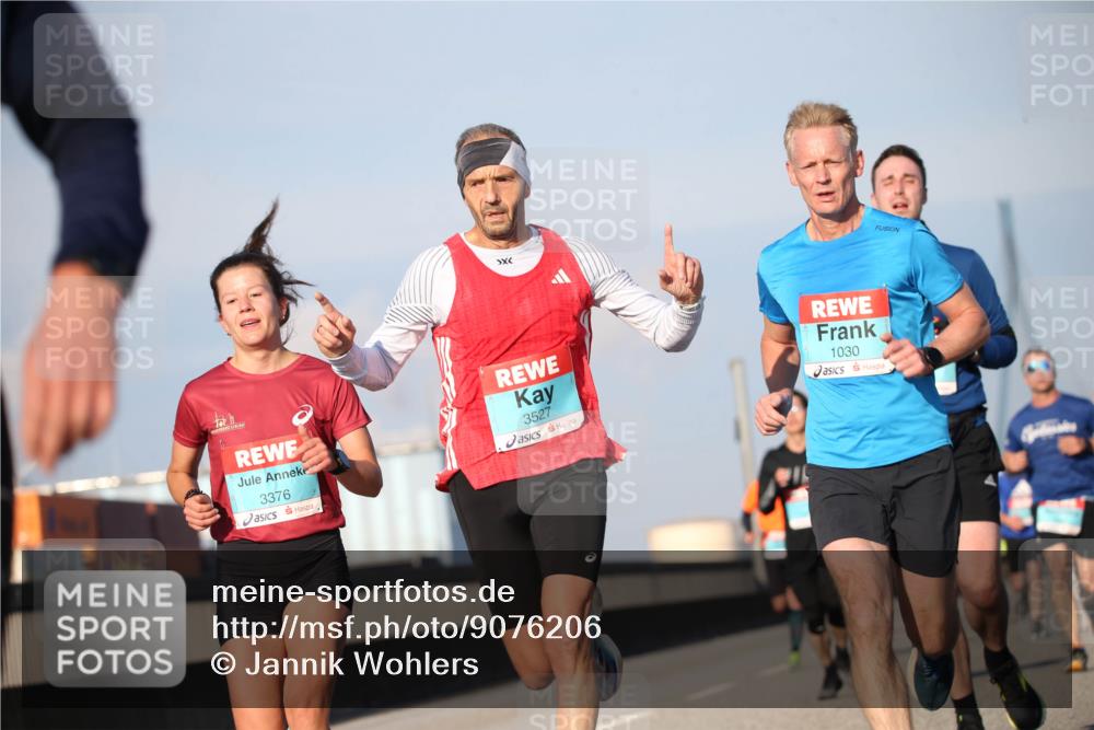 03.10.2025 - Köhlbrandbrückenlauf Jannik Wohlers http://msf.ph/oto/9076206 03.10.2025 09:42:46 Position 3 3376, 3527, 1030 meine-sportfotos.de