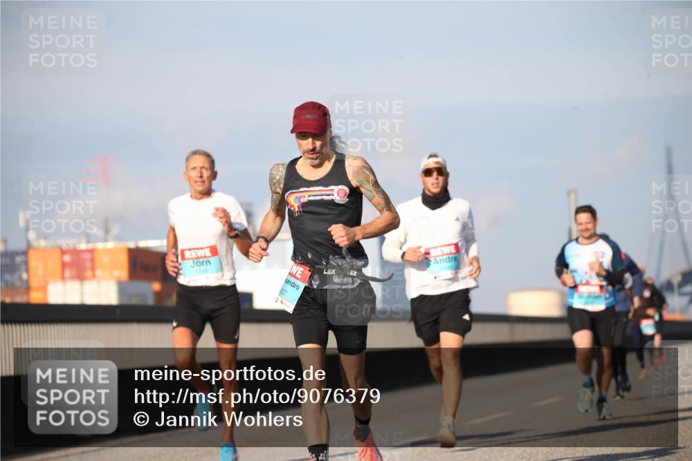 03.10.2025 - Köhlbrandbrückenlauf Jannik Wohlers http://msf.ph/oto/9076379 03.10.2025 09:42:56 Position 3 1048, 007, 3 meine-sportfotos.de