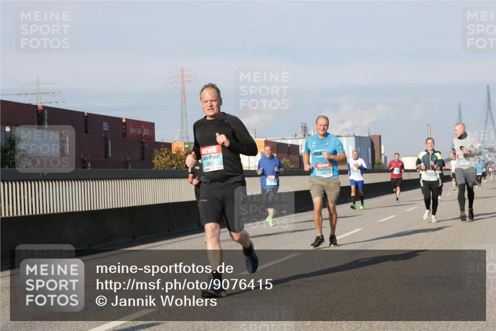 03.10.2025 - Köhlbrandbrückenlauf Jannik Wohlers http://msf.ph/oto/9076415 03.10.2025 09:51:54 Position 3 2807, 715 meine-sportfotos.de