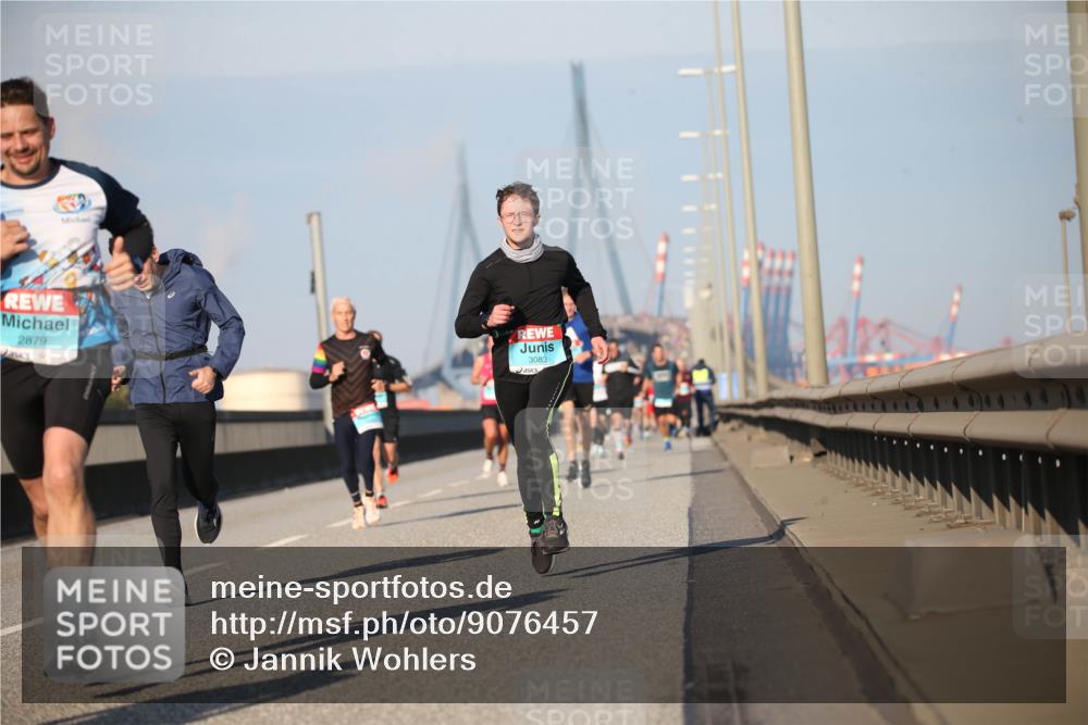 03.10.2025 - Köhlbrandbrückenlauf Jannik Wohlers http://msf.ph/oto/9076457 03.10.2025 09:42:59 Position 3 2879, 3083 meine-sportfotos.de