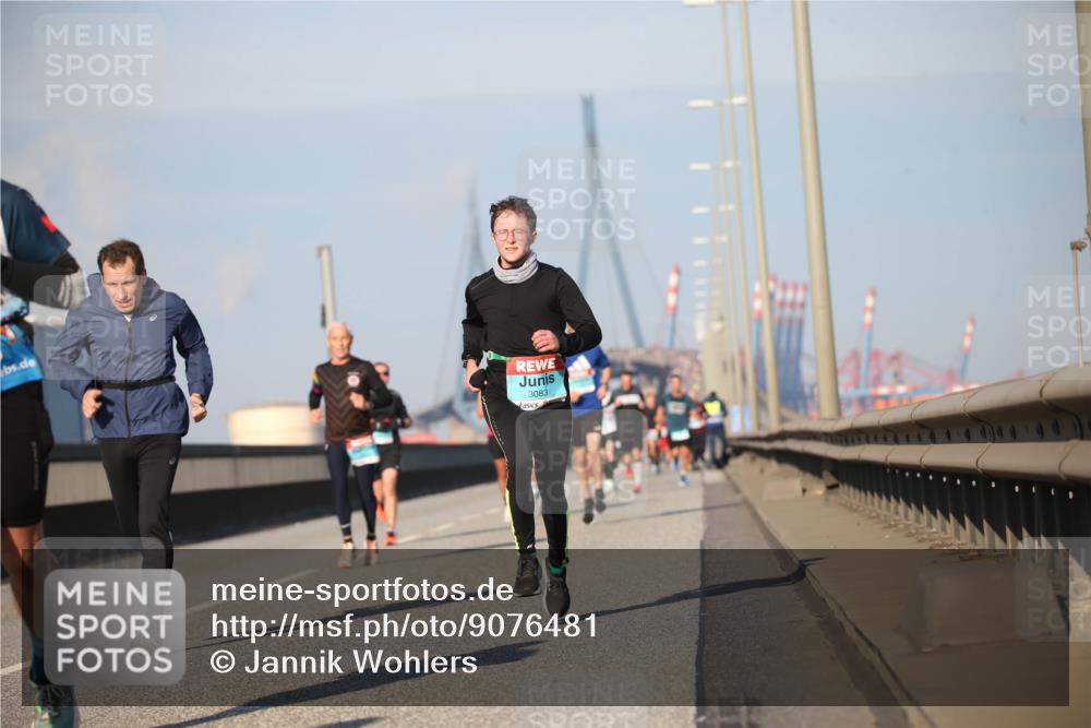 03.10.2025 - Köhlbrandbrückenlauf Jannik Wohlers http://msf.ph/oto/9076481 03.10.2025 09:42:59 Position 3 3083 meine-sportfotos.de