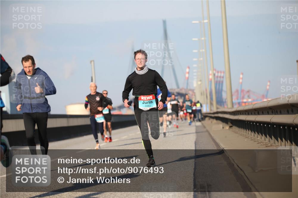 03.10.2025 - Köhlbrandbrückenlauf Jannik Wohlers http://msf.ph/oto/9076493 03.10.2025 09:42:59 Position 3 3083 meine-sportfotos.de