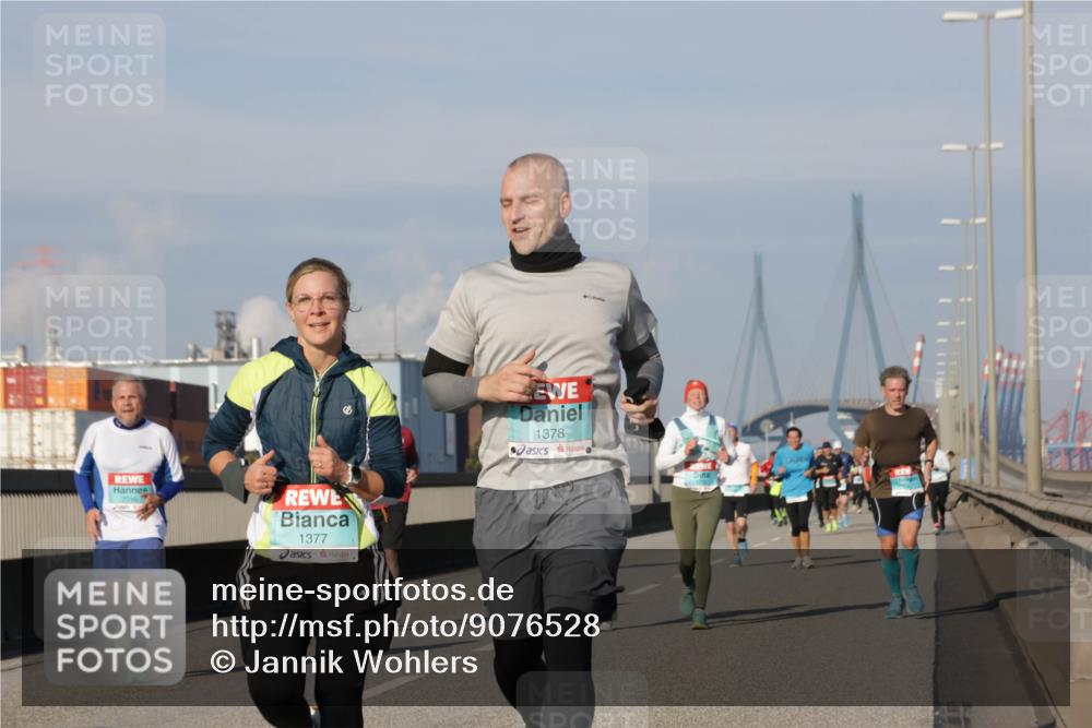 03.10.2025 - Köhlbrandbrückenlauf Jannik Wohlers http://msf.ph/oto/9076528 03.10.2025 09:51:57 Position 3 2716, 1377, 1378 meine-sportfotos.de