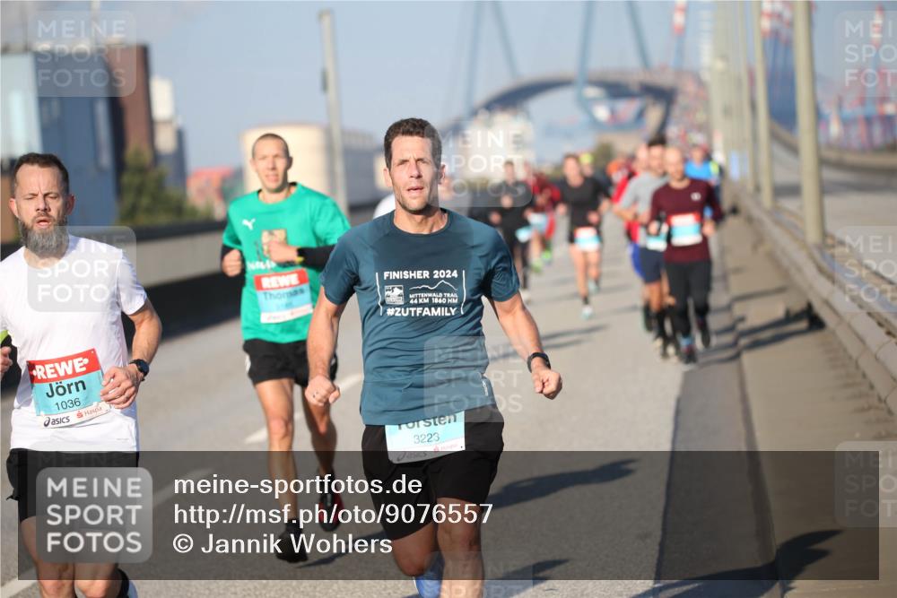 03.10.2025 - Köhlbrandbrückenlauf Jannik Wohlers http://msf.ph/oto/9076557 03.10.2025 09:43:15 Position 3 1036, 2024, 44, 1860, 3223 meine-sportfotos.de