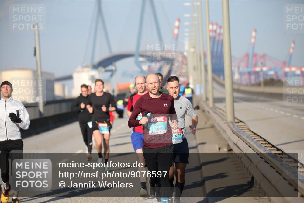 03.10.2025 - Köhlbrandbrückenlauf Jannik Wohlers http://msf.ph/oto/9076597 03.10.2025 09:43:19 Position 3 3834 meine-sportfotos.de