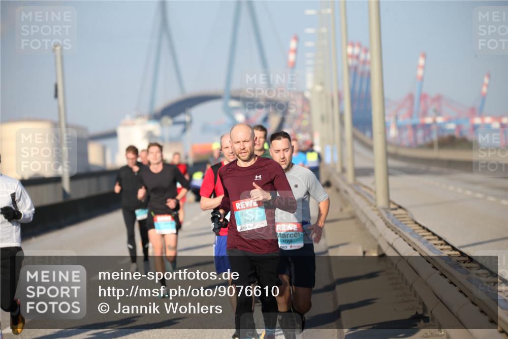 03.10.2025 - Köhlbrandbrückenlauf Jannik Wohlers http://msf.ph/oto/9076610 03.10.2025 09:43:19 Position 3 3834, 1069 meine-sportfotos.de