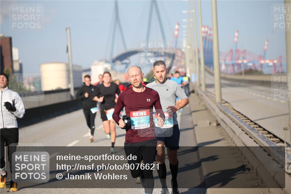 03.10.2025 - Köhlbrandbrückenlauf Jannik Wohlers http://msf.ph/oto/9076621 03.10.2025 09:43:20 Position 3 140, 3834, 69 meine-sportfotos.de