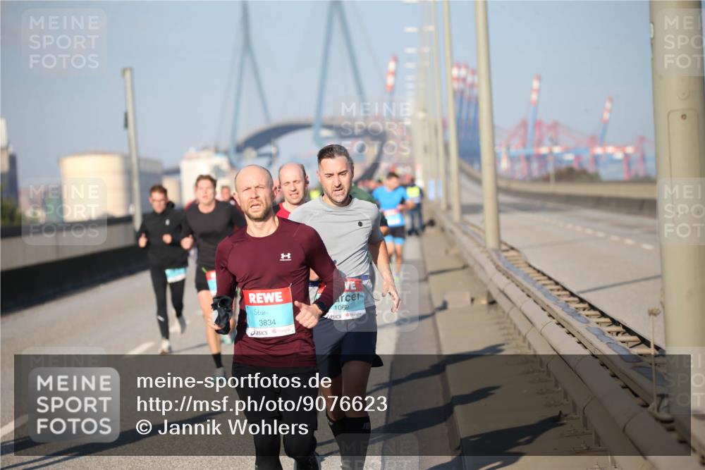 03.10.2025 - Köhlbrandbrückenlauf Jannik Wohlers http://msf.ph/oto/9076623 03.10.2025 09:43:21 Position 3 1, 3834, 1069 meine-sportfotos.de