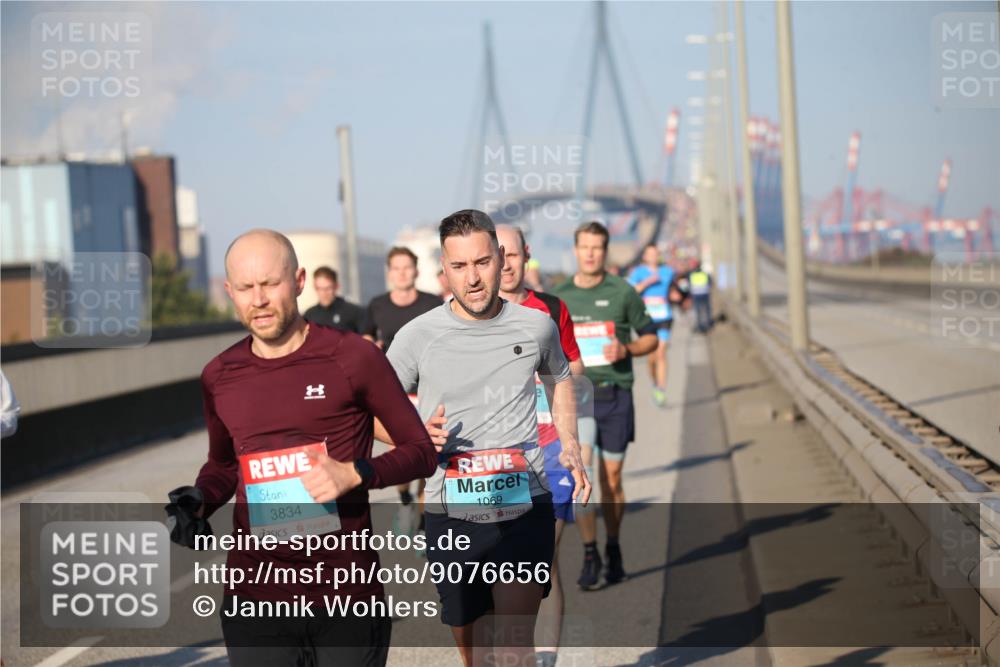 03.10.2025 - Köhlbrandbrückenlauf Jannik Wohlers http://msf.ph/oto/9076656 03.10.2025 09:43:22 Position 3 1, 3834, 1069 meine-sportfotos.de