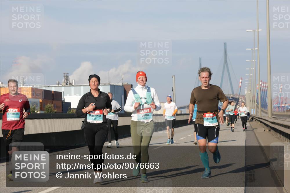 03.10.2025 - Köhlbrandbrückenlauf Jannik Wohlers http://msf.ph/oto/9076663 03.10.2025 09:52:01 Position 3 3603, 1496, 1730, 2903 meine-sportfotos.de