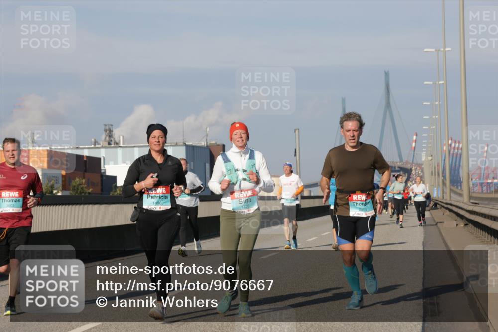 03.10.2025 - Köhlbrandbrückenlauf Jannik Wohlers http://msf.ph/oto/9076667 03.10.2025 09:52:01 Position 3 3603, 1496, 1730, 2903 meine-sportfotos.de