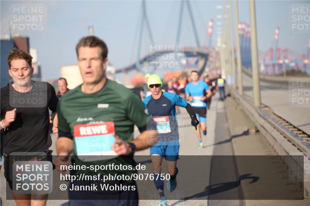 03.10.2025 - Köhlbrandbrückenlauf Jannik Wohlers http://msf.ph/oto/9076750 03.10.2025 09:43:26 Position 3 3531, 3763 meine-sportfotos.de