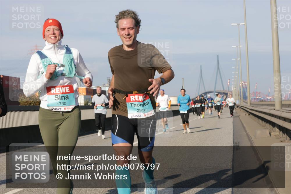 03.10.2025 - Köhlbrandbrückenlauf Jannik Wohlers http://msf.ph/oto/9076797 03.10.2025 09:52:04 Position 3 1730, 2903 meine-sportfotos.de
