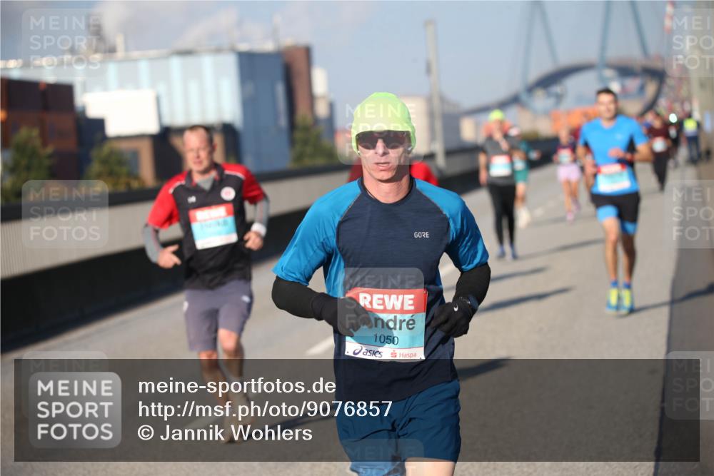 03.10.2025 - Köhlbrandbrückenlauf Jannik Wohlers http://msf.ph/oto/9076857 03.10.2025 09:43:28 Position 3 1050 meine-sportfotos.de