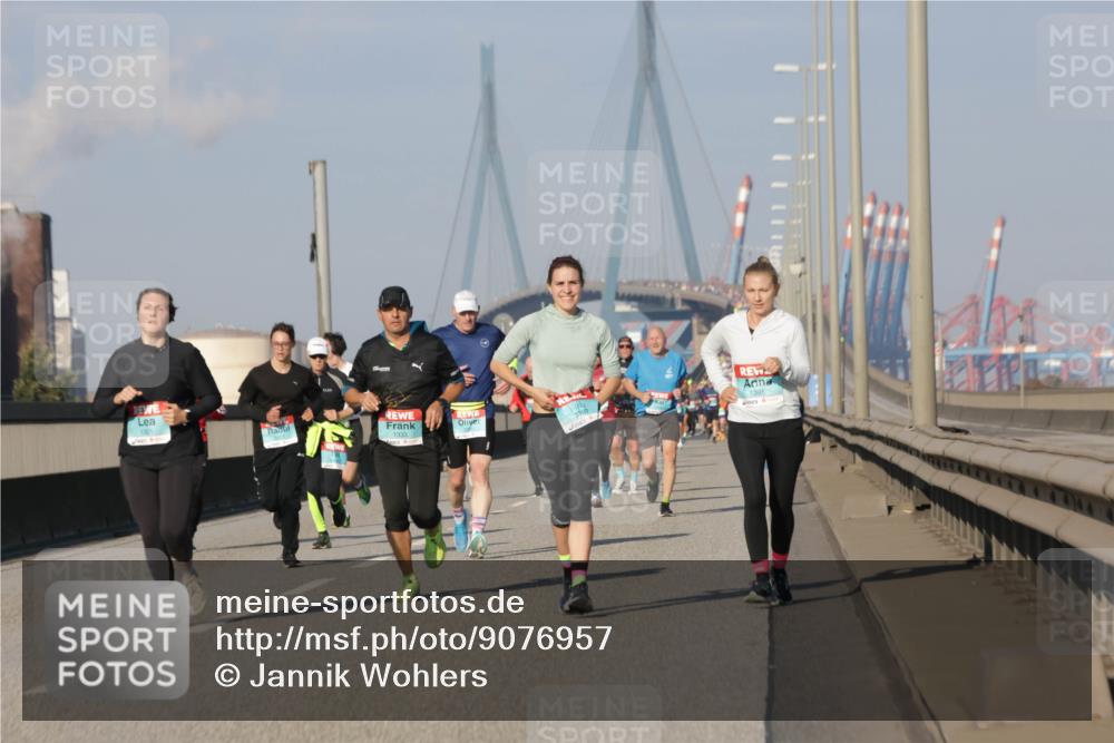 03.10.2025 - Köhlbrandbrückenlauf Jannik Wohlers http://msf.ph/oto/9076957 03.10.2025 09:52:09 Position 3 1301, 3797, 1395, 1333 meine-sportfotos.de