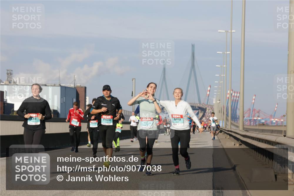 03.10.2025 - Köhlbrandbrückenlauf Jannik Wohlers http://msf.ph/oto/9077038 03.10.2025 09:52:12 Position 3 1301, 1395, 1333, 3797 meine-sportfotos.de