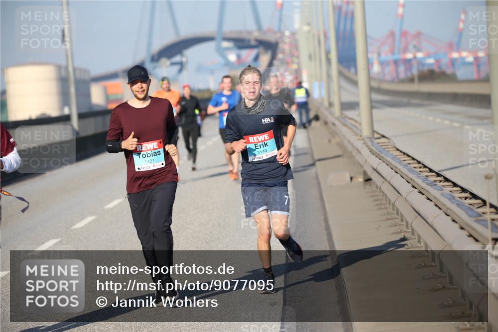 03.10.2025 - Köhlbrandbrückenlauf Jannik Wohlers http://msf.ph/oto/9077095 03.10.2025 09:43:41 Position 3 1421, 3143 meine-sportfotos.de