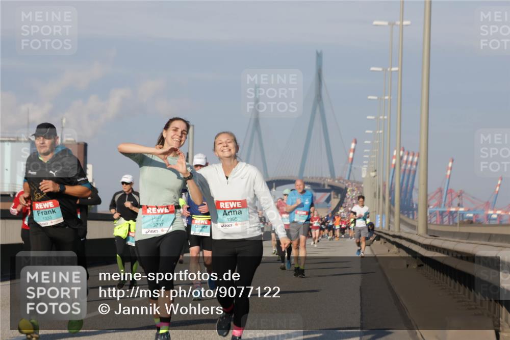 03.10.2025 - Köhlbrandbrückenlauf Jannik Wohlers http://msf.ph/oto/9077122 03.10.2025 09:52:13 Position 3 1333, 3797, 1395 meine-sportfotos.de