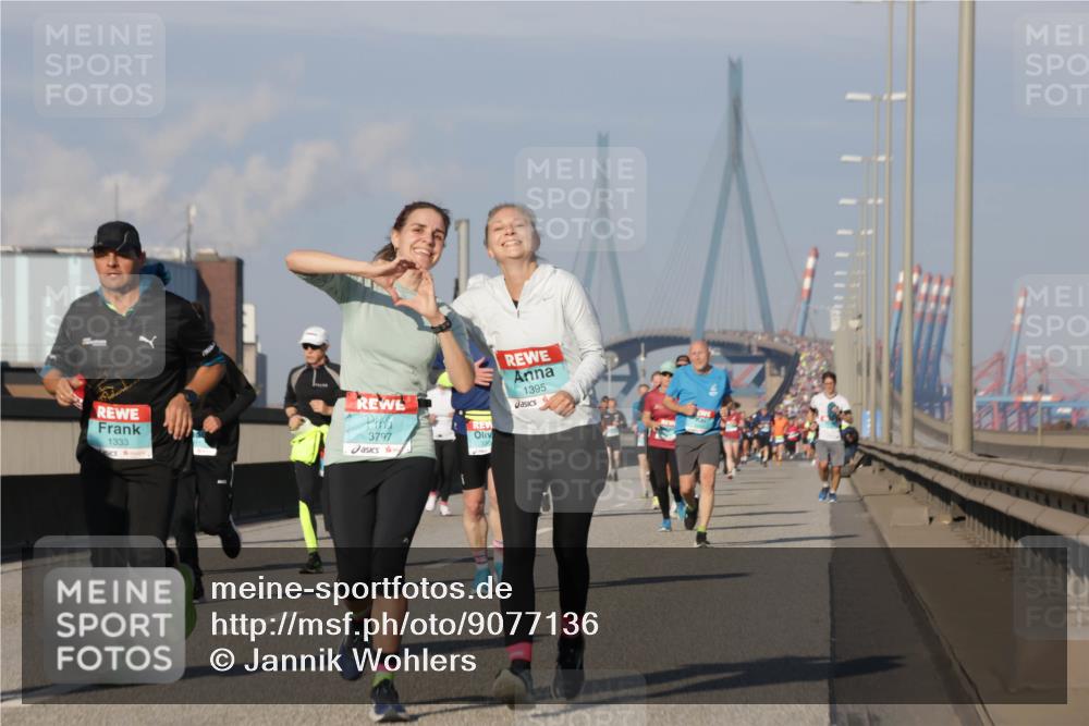 03.10.2025 - Köhlbrandbrückenlauf Jannik Wohlers http://msf.ph/oto/9077136 03.10.2025 09:52:13 Position 3 1333, 3797, 1395 meine-sportfotos.de