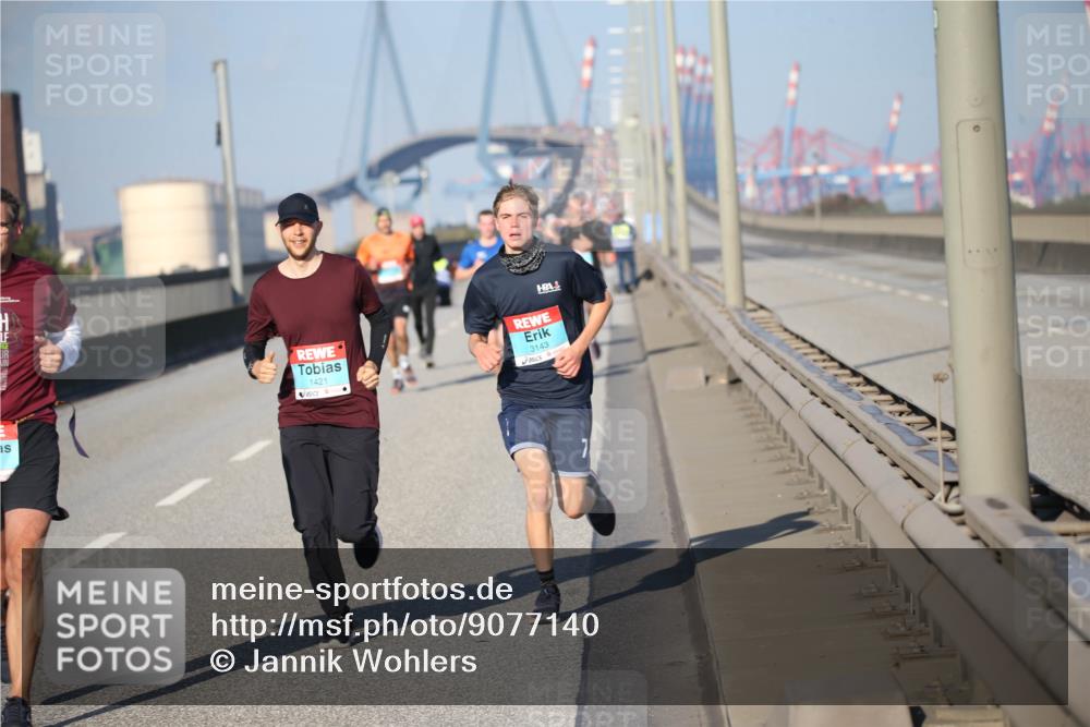 03.10.2025 - Köhlbrandbrückenlauf Jannik Wohlers http://msf.ph/oto/9077140 03.10.2025 09:43:41 Position 3 1421, 3143 meine-sportfotos.de