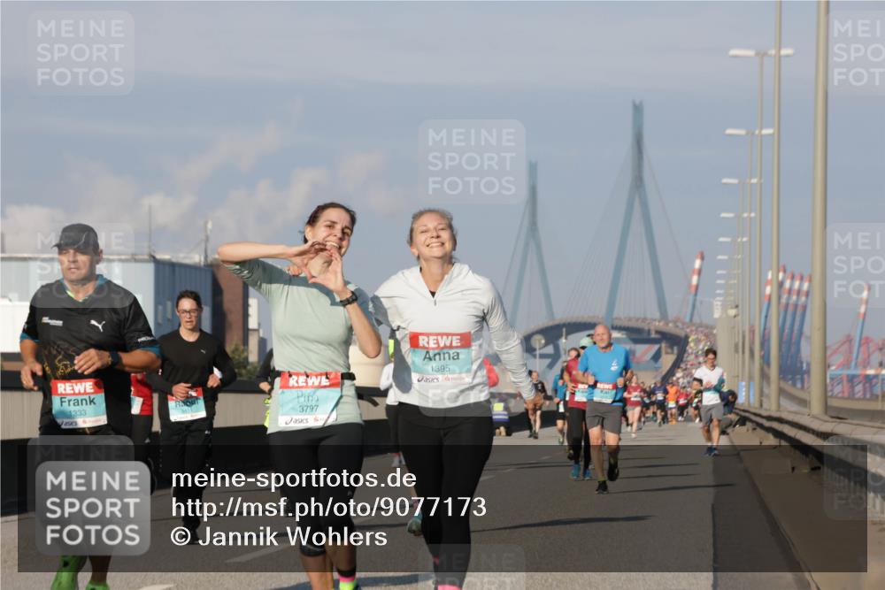 03.10.2025 - Köhlbrandbrückenlauf Jannik Wohlers http://msf.ph/oto/9077173 03.10.2025 09:52:14 Position 3 1333, 3797, 1395 meine-sportfotos.de
