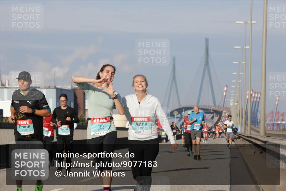 03.10.2025 - Köhlbrandbrückenlauf Jannik Wohlers http://msf.ph/oto/9077183 03.10.2025 09:52:14 Position 3 1333, 3797, 1395 meine-sportfotos.de