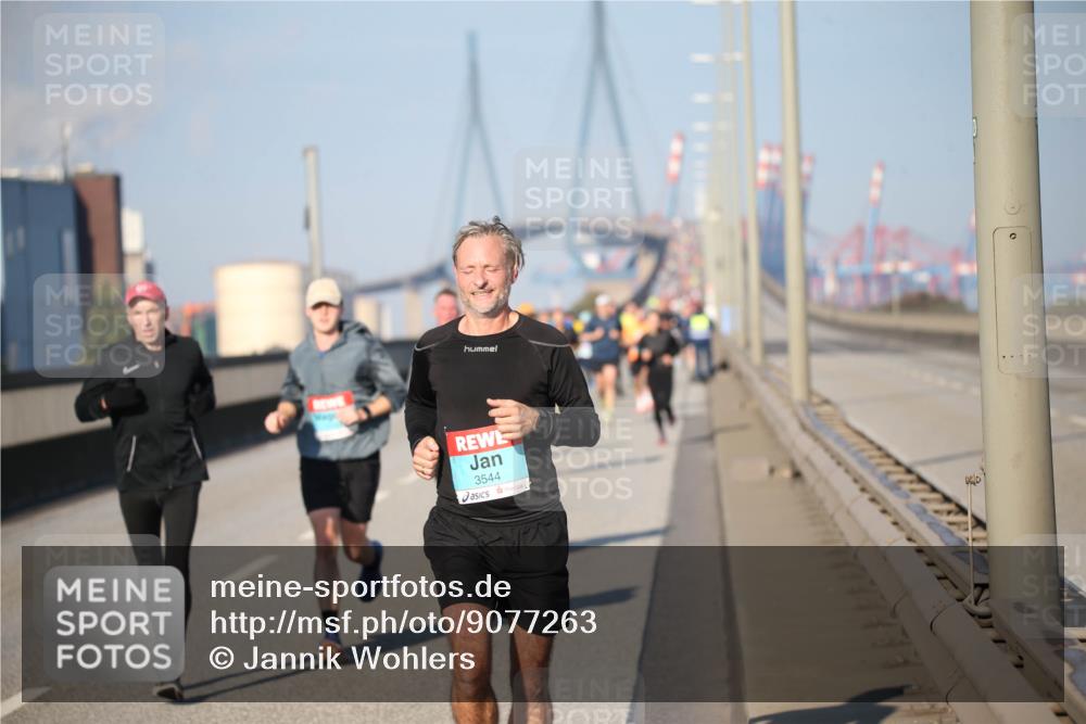 03.10.2025 - Köhlbrandbrückenlauf Jannik Wohlers http://msf.ph/oto/9077263 03.10.2025 09:43:51 Position 3 3544 meine-sportfotos.de