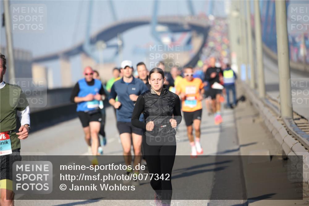 03.10.2025 - Köhlbrandbrückenlauf Jannik Wohlers http://msf.ph/oto/9077342 03.10.2025 09:44:00 Position 3 0 meine-sportfotos.de