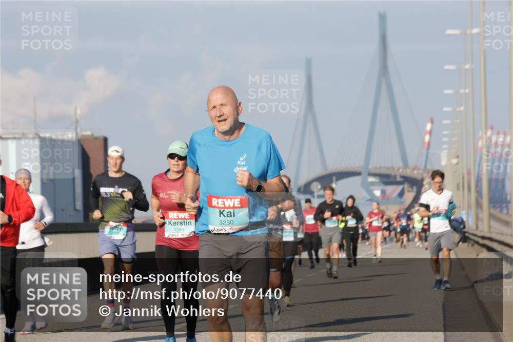 03.10.2025 - Köhlbrandbrückenlauf Jannik Wohlers http://msf.ph/oto/9077440 03.10.2025 09:52:22 Position 3 1384, 3250 meine-sportfotos.de