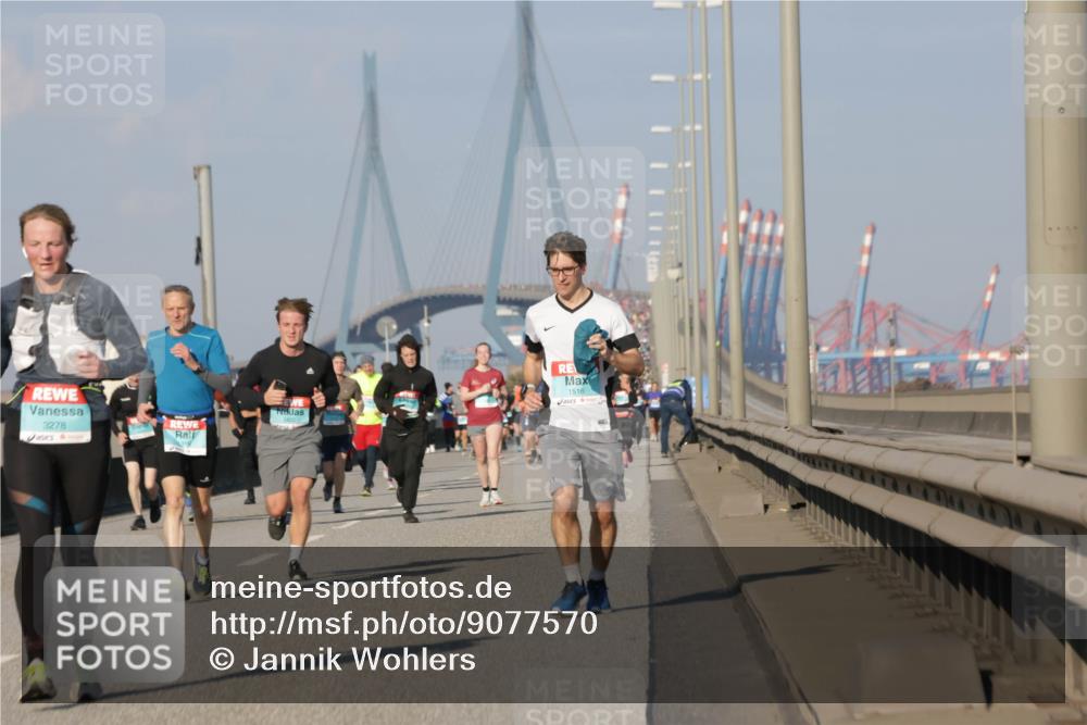 03.10.2025 - Köhlbrandbrückenlauf Jannik Wohlers http://msf.ph/oto/9077570 03.10.2025 09:52:27 Position 3 1516, 3278 meine-sportfotos.de