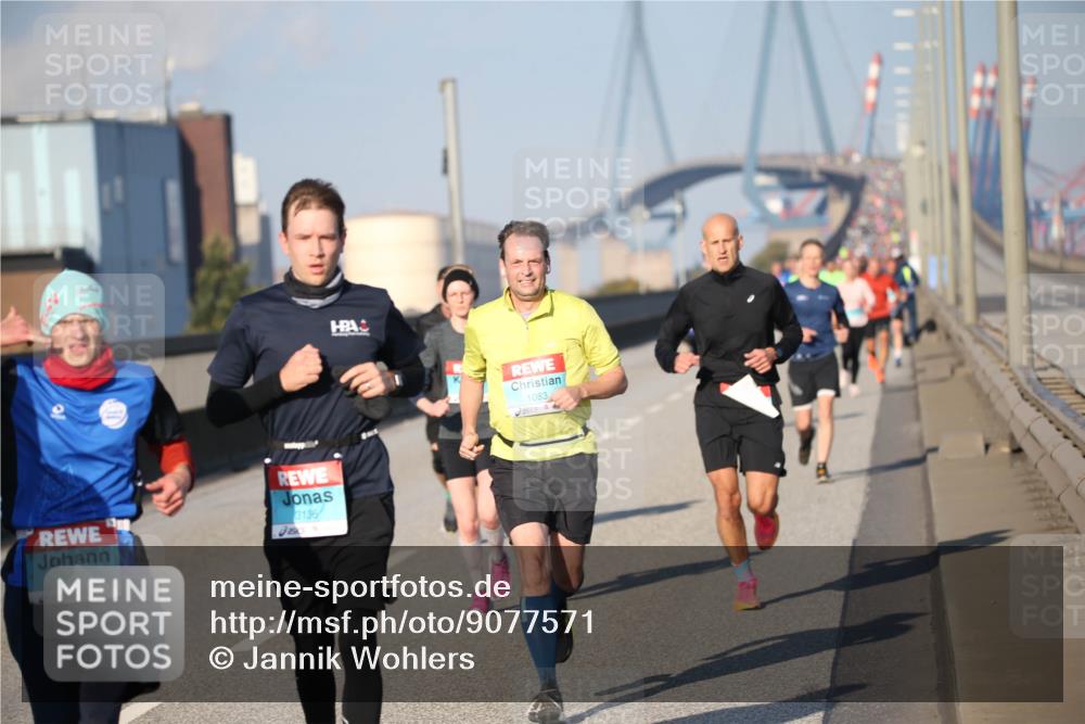 03.10.2025 - Köhlbrandbrückenlauf Jannik Wohlers http://msf.ph/oto/9077571 03.10.2025 09:44:14 Position 3 2955, 3136, 1083 meine-sportfotos.de