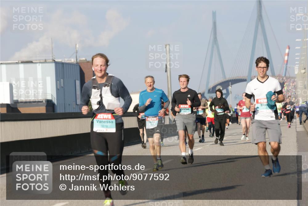 03.10.2025 - Köhlbrandbrückenlauf Jannik Wohlers http://msf.ph/oto/9077592 03.10.2025 09:52:28 Position 3 3278, 1319, 1402, 1516 meine-sportfotos.de