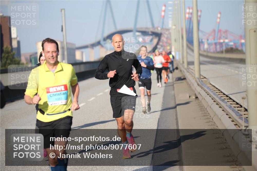 03.10.2025 - Köhlbrandbrückenlauf Jannik Wohlers http://msf.ph/oto/9077607 03.10.2025 09:44:16 Position 3 1083 meine-sportfotos.de