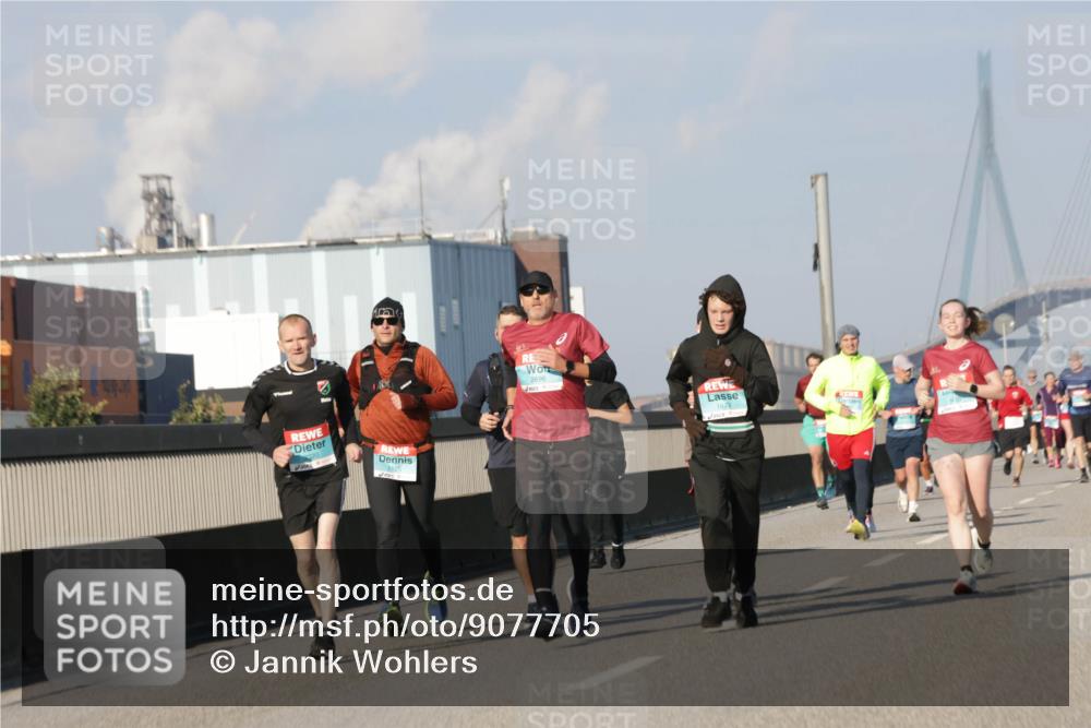 03.10.2025 - Köhlbrandbrückenlauf Jannik Wohlers http://msf.ph/oto/9077705 03.10.2025 09:52:36 Position 3 1125, 2696, 1673 meine-sportfotos.de