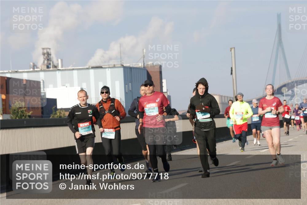 03.10.2025 - Köhlbrandbrückenlauf Jannik Wohlers http://msf.ph/oto/9077718 03.10.2025 09:52:36 Position 3 3320, 1125, 2696 meine-sportfotos.de