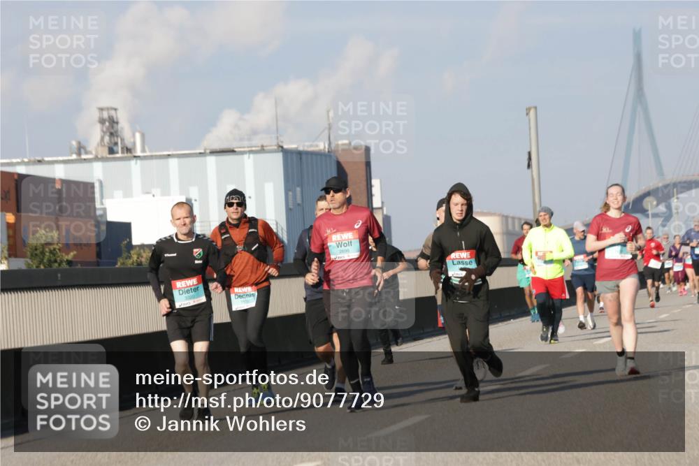03.10.2025 - Köhlbrandbrückenlauf Jannik Wohlers http://msf.ph/oto/9077729 03.10.2025 09:52:36 Position 3 3320, 2696 meine-sportfotos.de