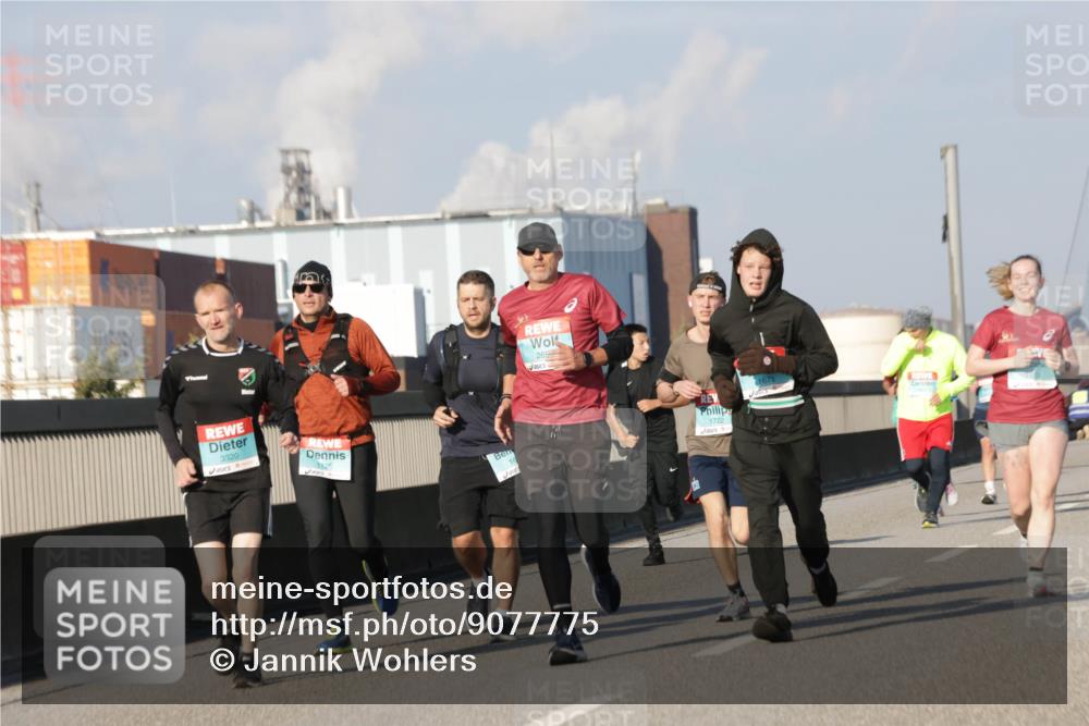 03.10.2025 - Köhlbrandbrückenlauf Jannik Wohlers http://msf.ph/oto/9077775 03.10.2025 09:52:38 Position 3 3320, 1125, 269, 1722 meine-sportfotos.de