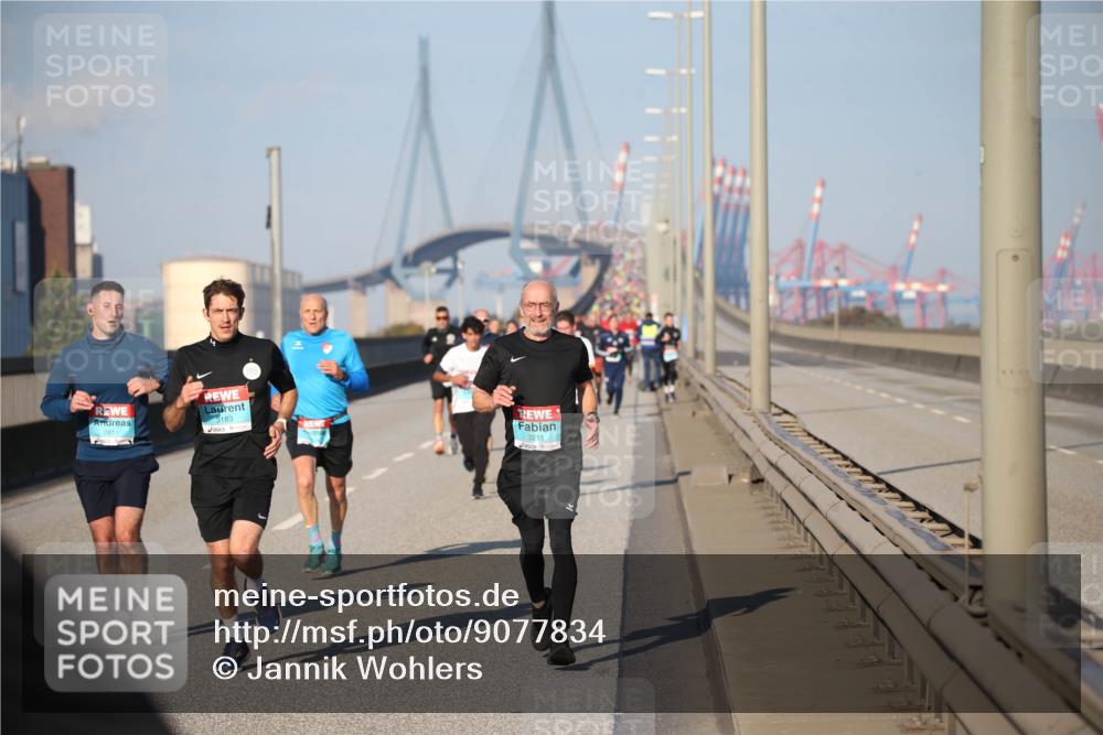 03.10.2025 - Köhlbrandbrückenlauf Jannik Wohlers http://msf.ph/oto/9077834 03.10.2025 09:44:50 Position 3 2811, 3183, 5, 3211 meine-sportfotos.de