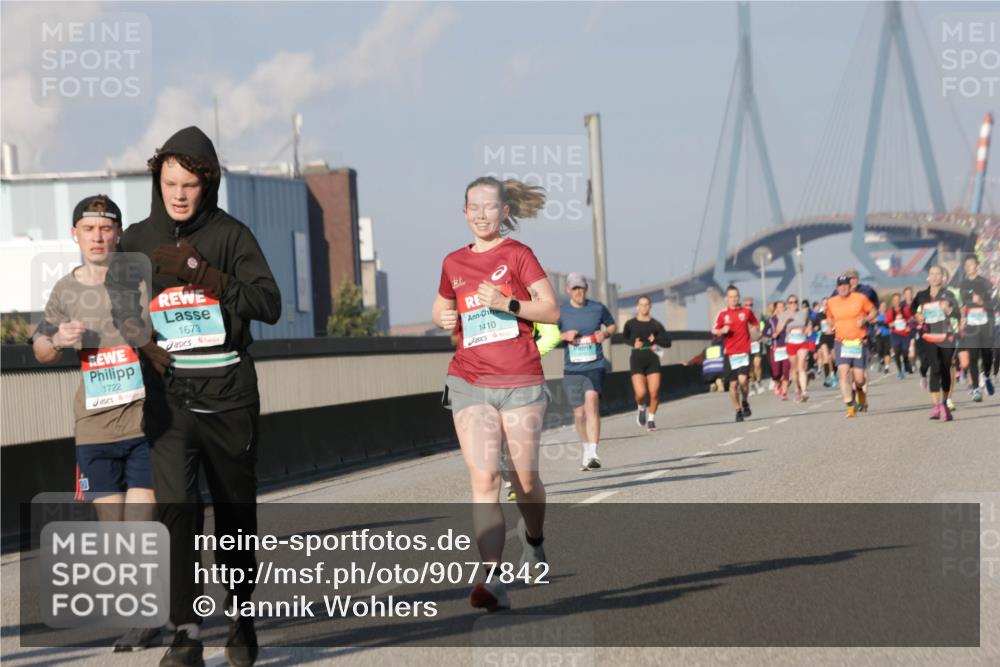 03.10.2025 - Köhlbrandbrückenlauf Jannik Wohlers http://msf.ph/oto/9077842 03.10.2025 09:52:40 Position 3 1722, 1673, 1410 meine-sportfotos.de