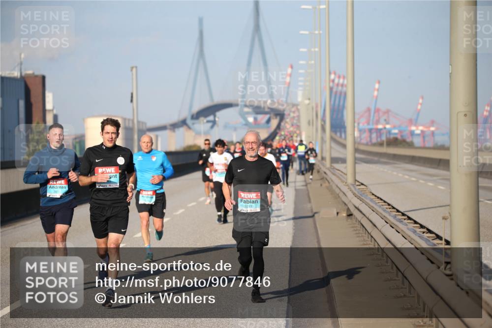 03.10.2025 - Köhlbrandbrückenlauf Jannik Wohlers http://msf.ph/oto/9077846 03.10.2025 09:44:51 Position 3 281, 3211 meine-sportfotos.de
