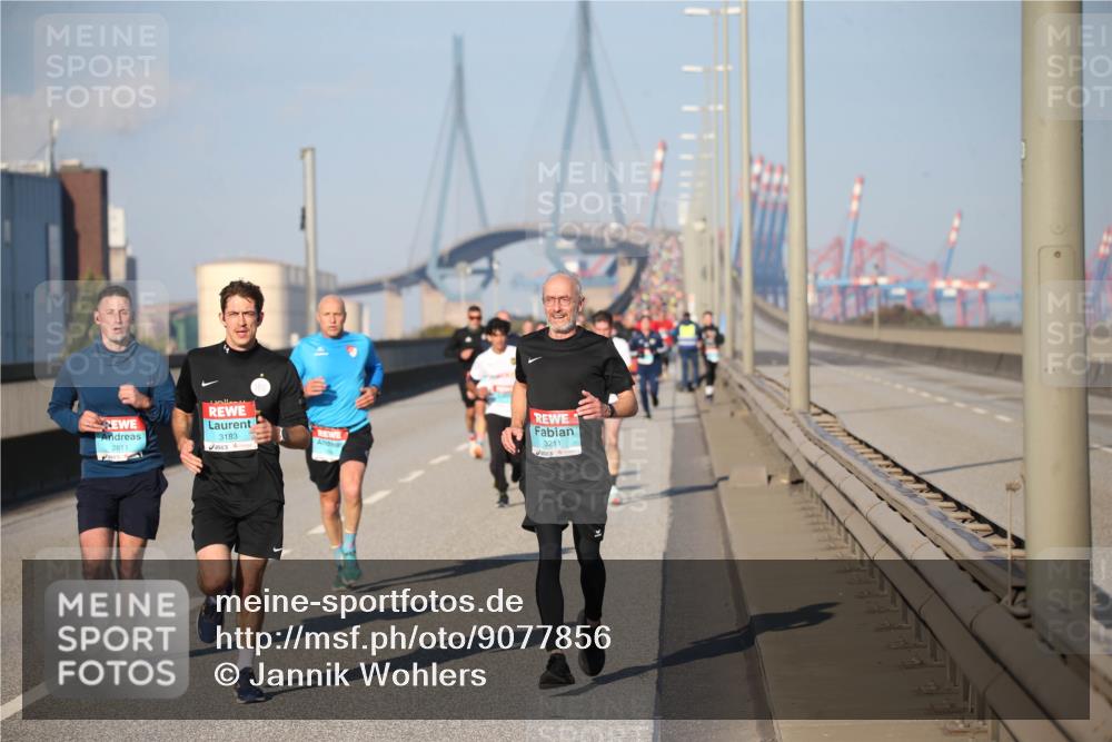 03.10.2025 - Köhlbrandbrückenlauf Jannik Wohlers http://msf.ph/oto/9077856 03.10.2025 09:44:51 Position 3 2811, 3183, 3211 meine-sportfotos.de