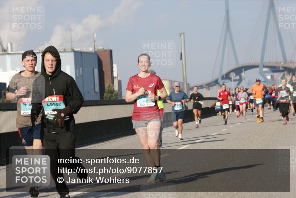 03.10.2025 - Köhlbrandbrückenlauf Jannik Wohlers http://msf.ph/oto/9077857 03.10.2025 09:52:40 Position 3 172, 1672, 1410 meine-sportfotos.de