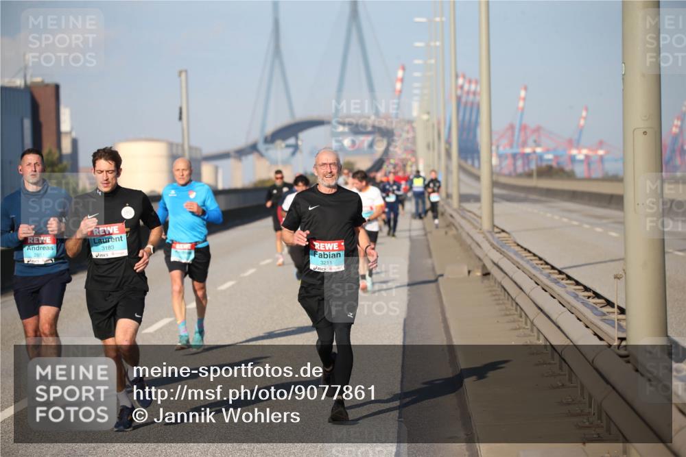 03.10.2025 - Köhlbrandbrückenlauf Jannik Wohlers http://msf.ph/oto/9077861 03.10.2025 09:44:51 Position 3 2811, 3183, 3211 meine-sportfotos.de