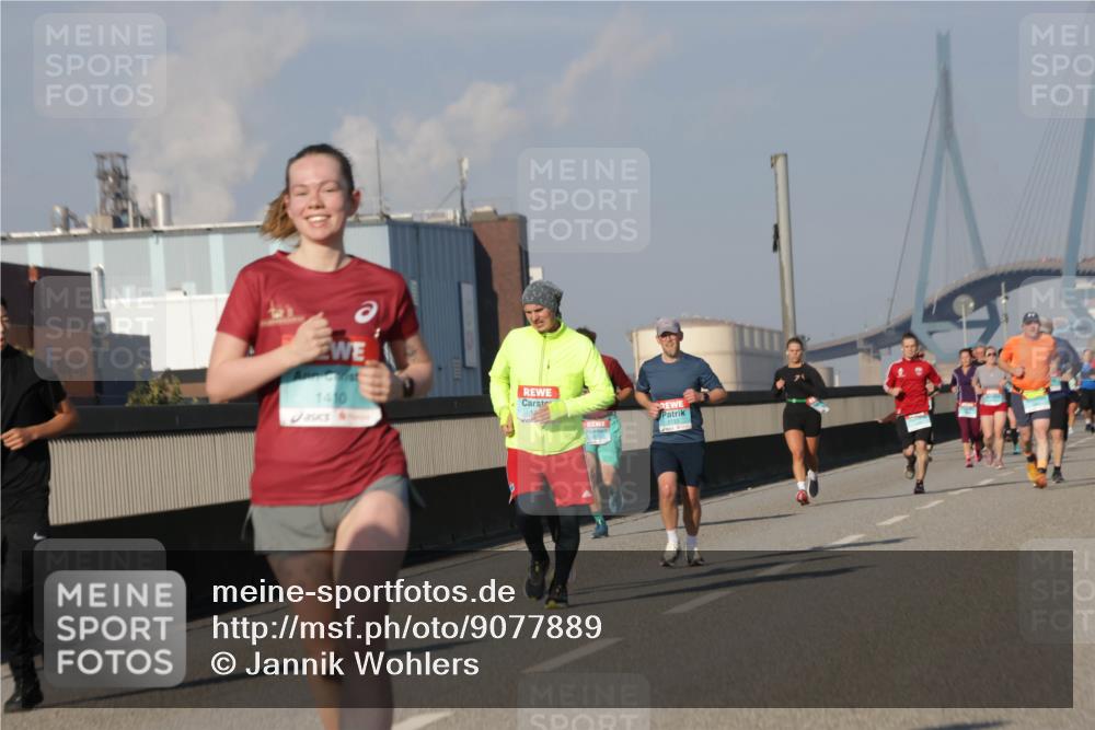 03.10.2025 - Köhlbrandbrückenlauf Jannik Wohlers http://msf.ph/oto/9077889 03.10.2025 09:52:42 Position 3 1410, 2733 meine-sportfotos.de