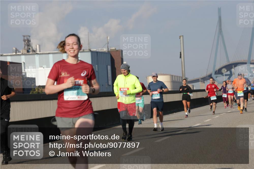 03.10.2025 - Köhlbrandbrückenlauf Jannik Wohlers http://msf.ph/oto/9077897 03.10.2025 09:52:42 Position 3 1410, 2733 meine-sportfotos.de