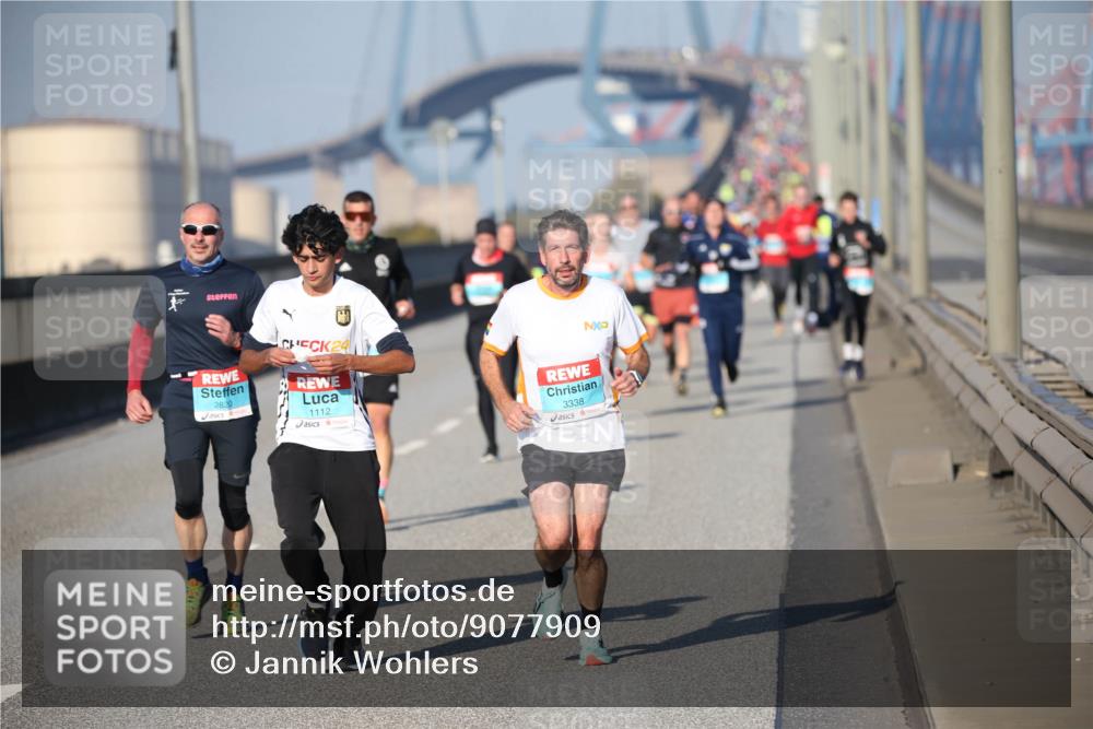 03.10.2025 - Köhlbrandbrückenlauf Jannik Wohlers http://msf.ph/oto/9077909 03.10.2025 09:44:55 Position 3 2820, 24, 1112, 3338 meine-sportfotos.de
