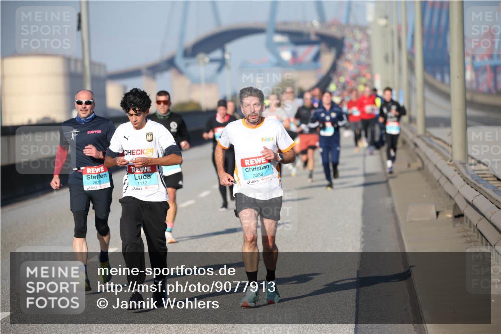 03.10.2025 - Köhlbrandbrückenlauf Jannik Wohlers http://msf.ph/oto/9077913 03.10.2025 09:44:55 Position 3 24, 2820, 1112, 3338 meine-sportfotos.de